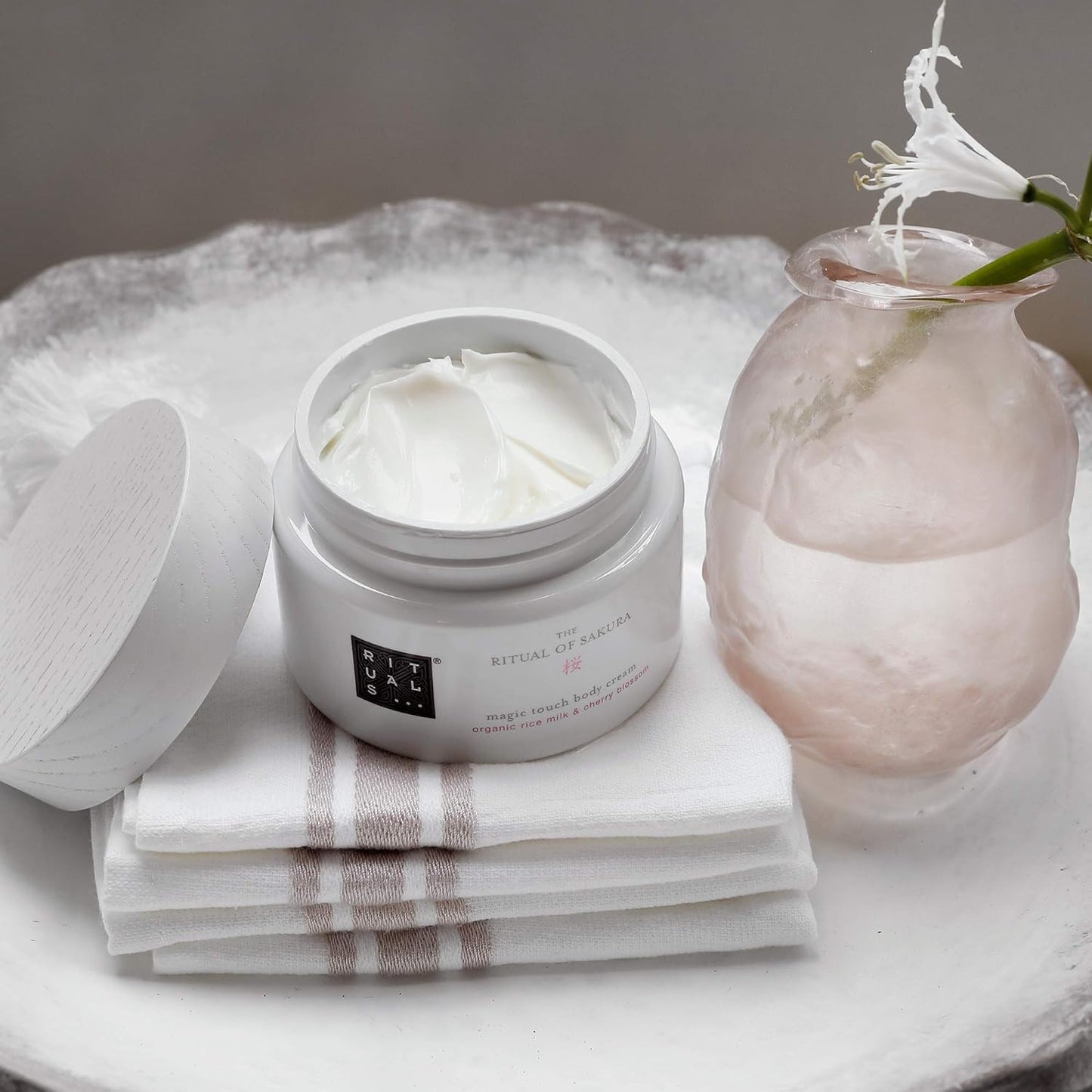 Крем для тіла The Ritual of Sakura Magic Touch, 220 мл